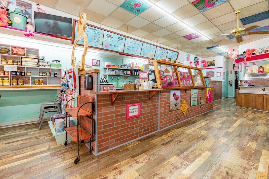 More Photos Of 105 N Main St, Hallettsville Restaurant For Sale