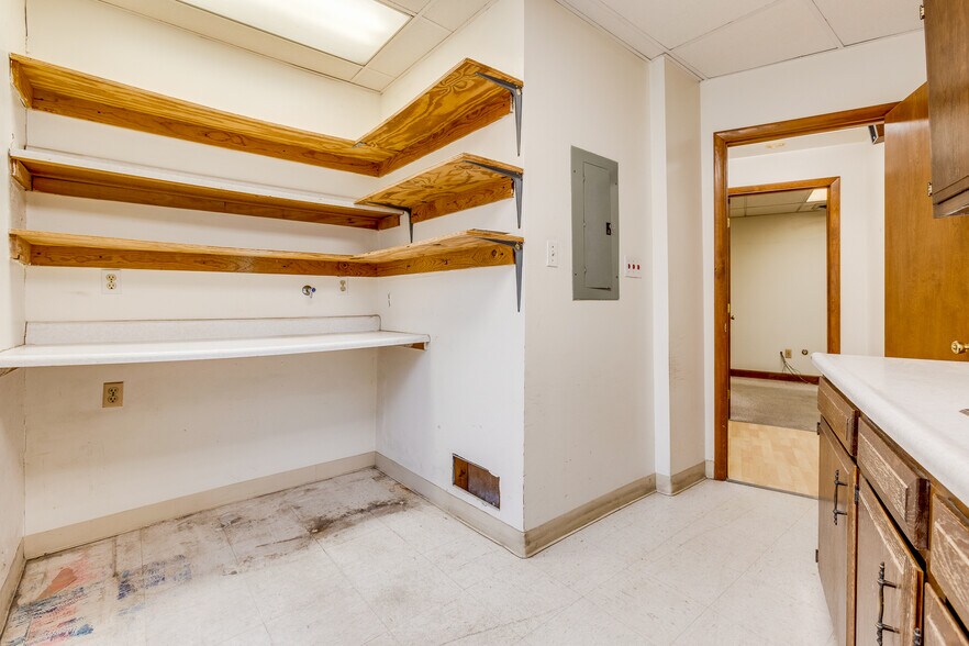 More Photos Of 6300 Forward Ave, Pittsburgh Storefront Retail Residential For Lease