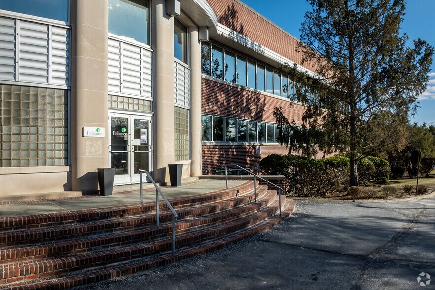 More Photos Of 3775 Park Ave, Edison Warehouse For Lease