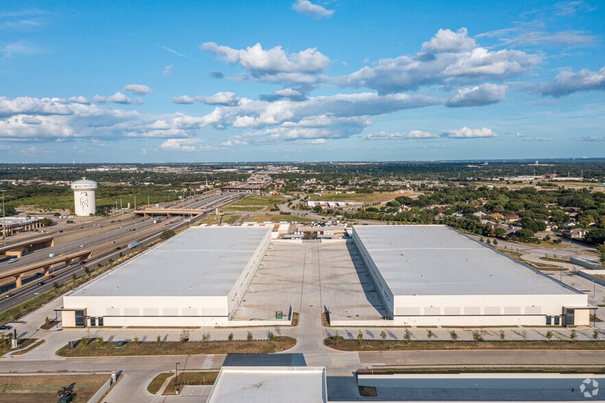 More Photos Of 5020 Anderson Blvd, Haltom City Warehouse For Lease