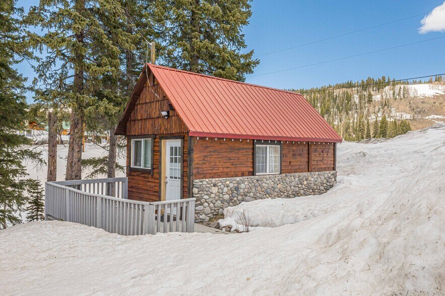 More Photos Of 21221 Baron Lake Dr, Cedaredge Hotel For Sale