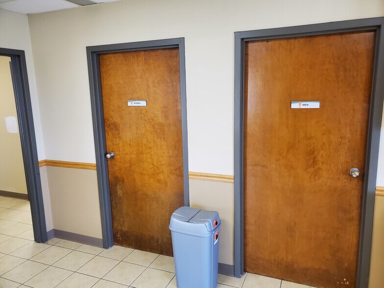 More Photos Of 426 W Ludwig Rd, Fort Wayne Storefront Retail Office For Lease