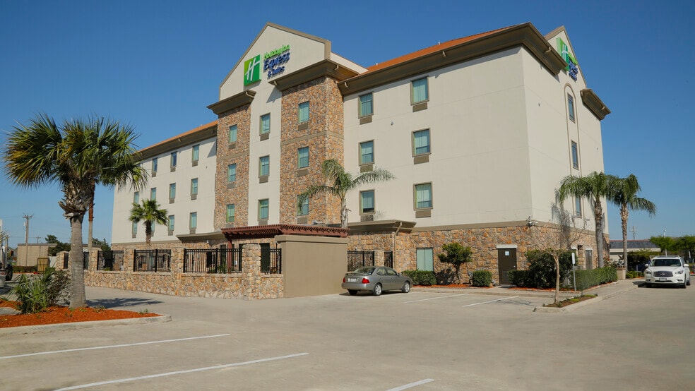 More Photos Of 2440 Gulf Fwy, Texas City Hotel For Sale