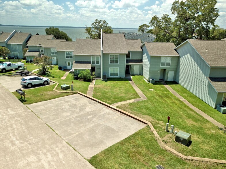 More Photos Of 100 Edgewater Dr, Livingston Apartments For Sale