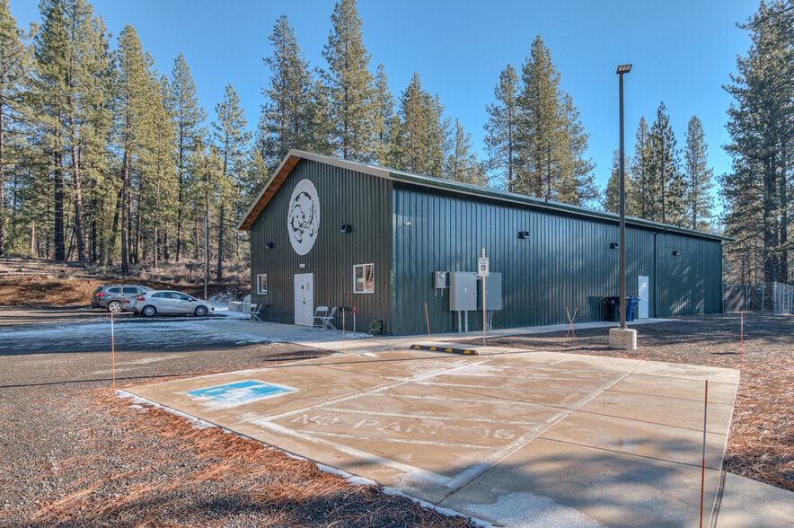 More Photos Of 56870 Enterprise Dr, Sunriver Flex For Sale