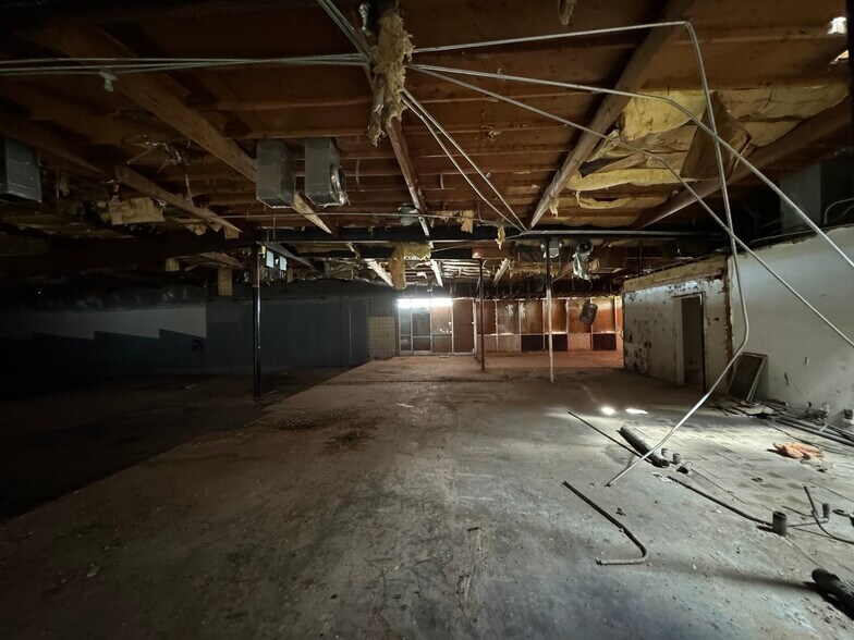 More Photos Of 1790 W Hobsonway, Blythe Bowling Alley For Sale