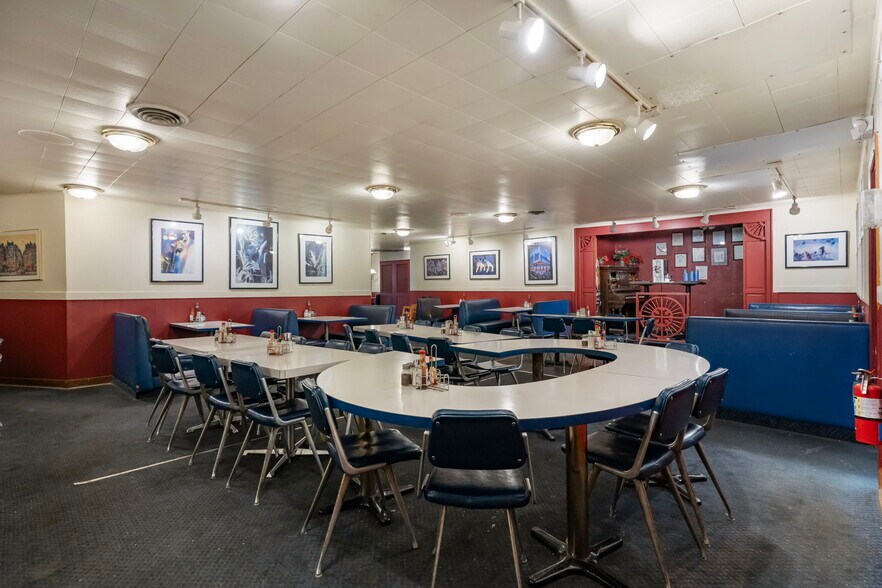 More Photos Of , Milwaukie General Retail For Sale