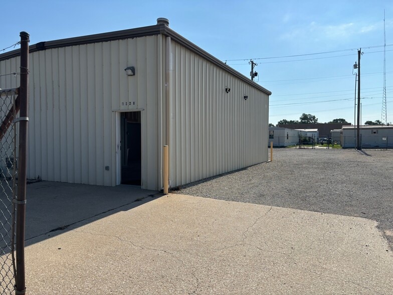 Primary Photo Of 1326 S Handley St, Wichita Light Distribution For Lease