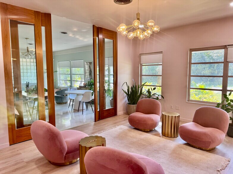 More Photos Of 5400 85th St, Vero Beach Showroom For Sale