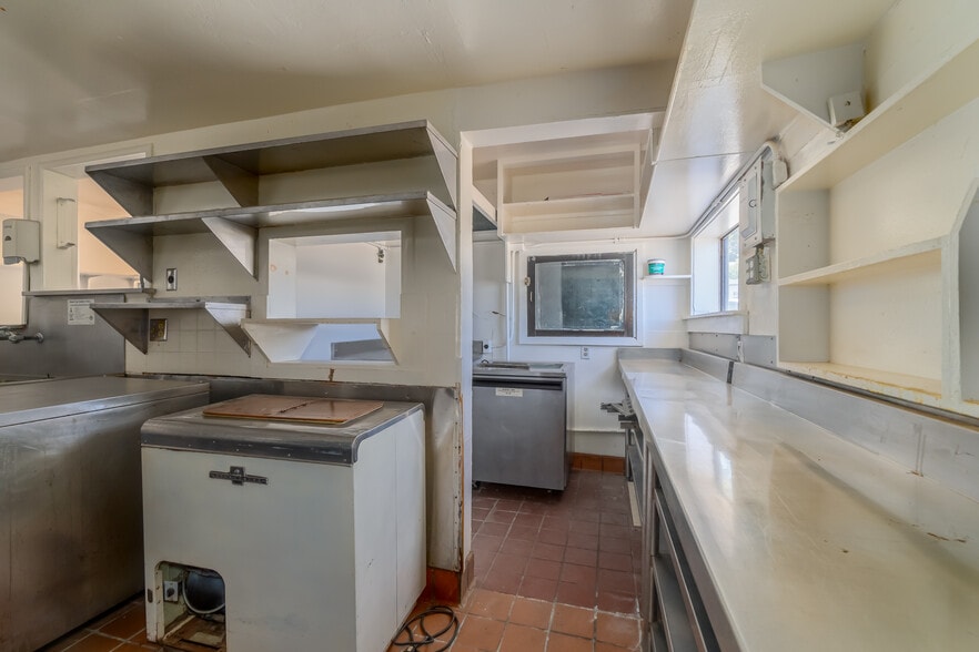 More Photos Of 2509 Lakeshore Blvd, Lakeport Restaurant For Sale