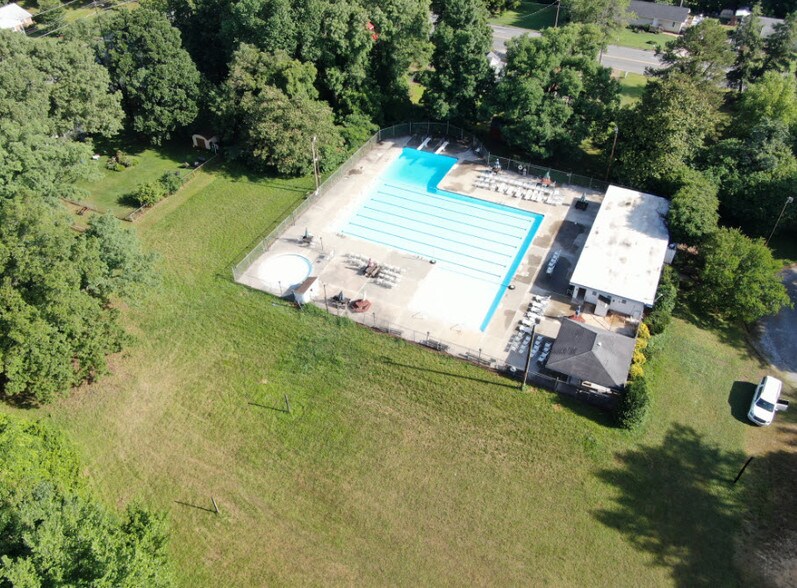 Primary Photo Of 1617 Shaver St, High Point Sports And Entertainment For Sale