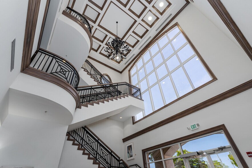 More Photos Of 599 9th St N, Naples Medical For Sale