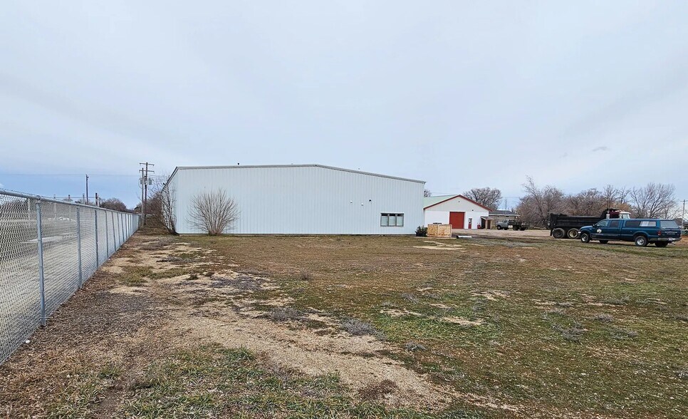 More Photos Of 919 7th Ave W, Gooding Warehouse For Sale