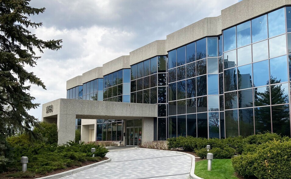 Primary Photo Of 1929 Russell Rd, Ottawa Medical For Lease