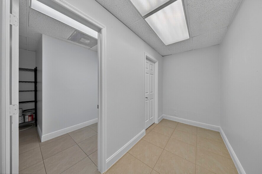 More Photos Of 1750 E Commercial Blvd, Fort Lauderdale Storefront For Lease