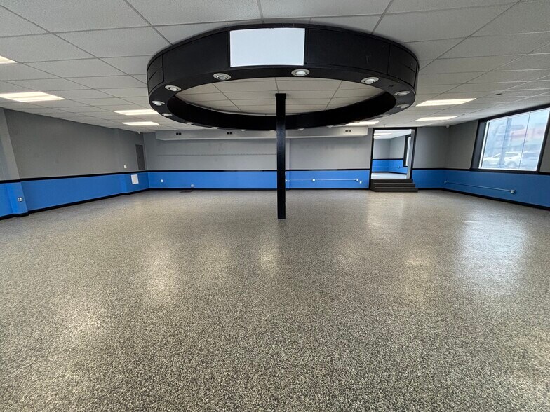 More Photos Of 301 W State Blvd, Fort Wayne Freestanding For Sale