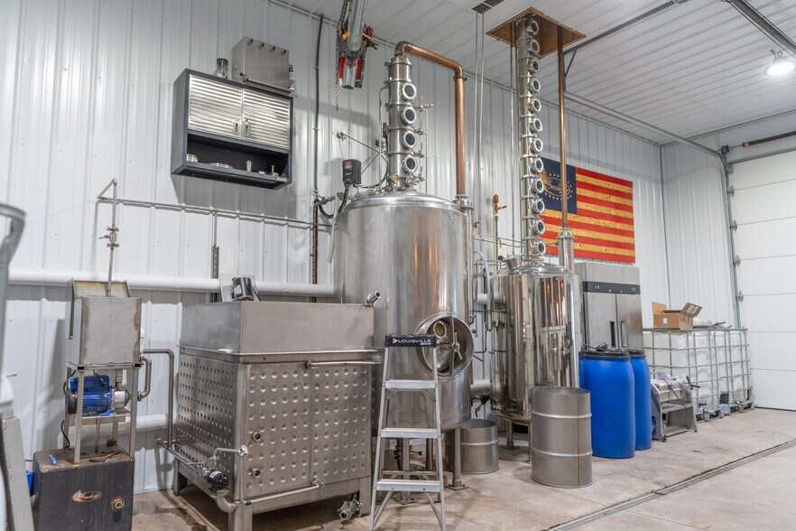 More Photos Of 43937 Highway 36, Monroe City General Retail For Sale