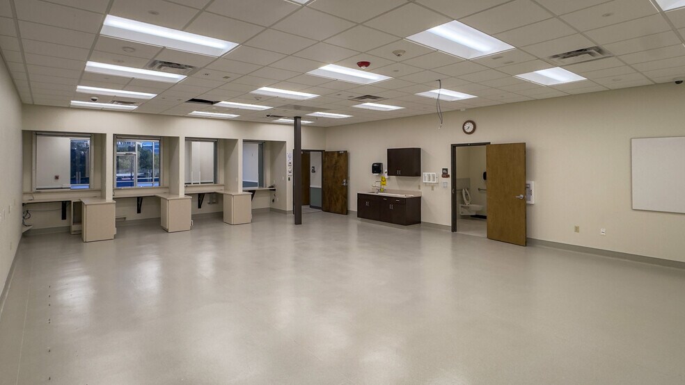 More Photos Of 7400 Helen Of Troy, El Paso Medical For Lease
