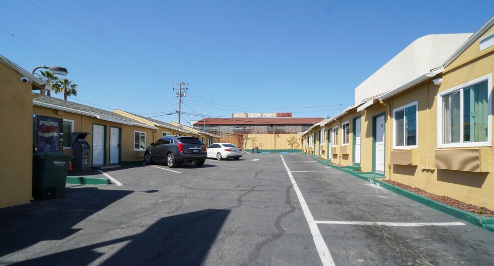 More Photos Of 3101 E Pacific Coast Hwy, Signal Hill Hotel For Sale