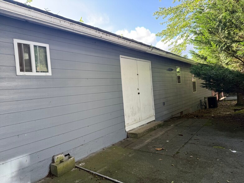 More Photos Of 3139 Shallowford Rd NE, Chamblee Office For Sale