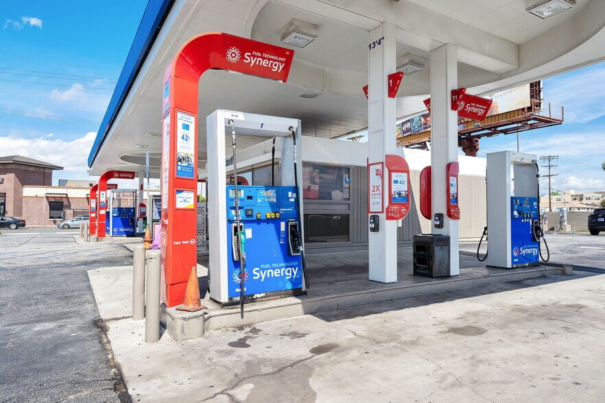 More Photos Of 5560 Van Nuys Blvd, Sherman Oaks Service Station For Sale