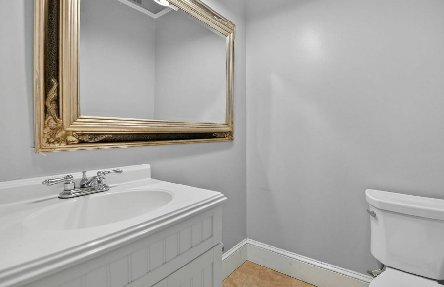 More Photos Of 110 S Columbus St, Alexandria Storefront Retail Office For Sale