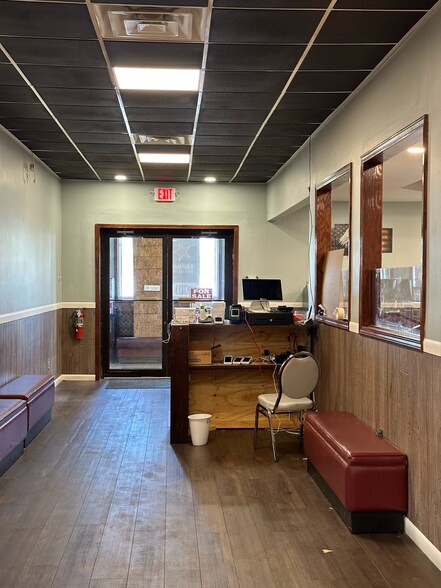 More Photos Of 102 E Park St, Taylorville Freestanding For Sale