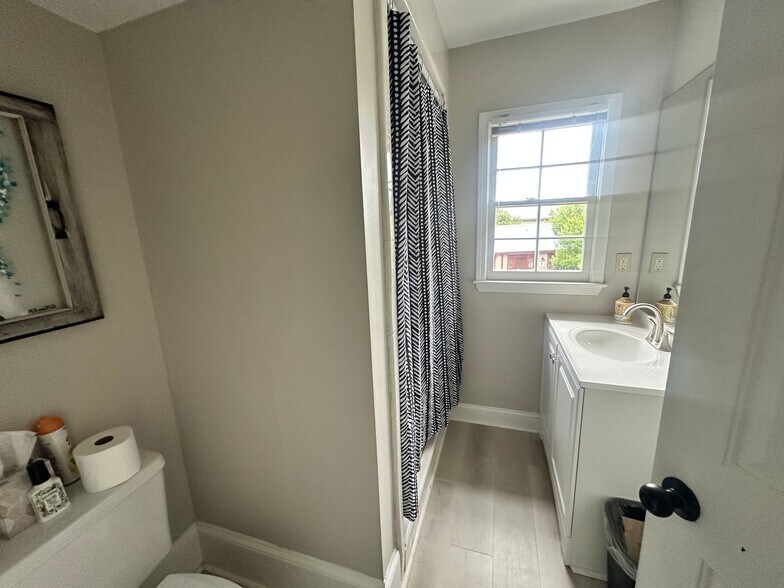 More Photos Of 5920 Odell St, Cumming Office For Sale