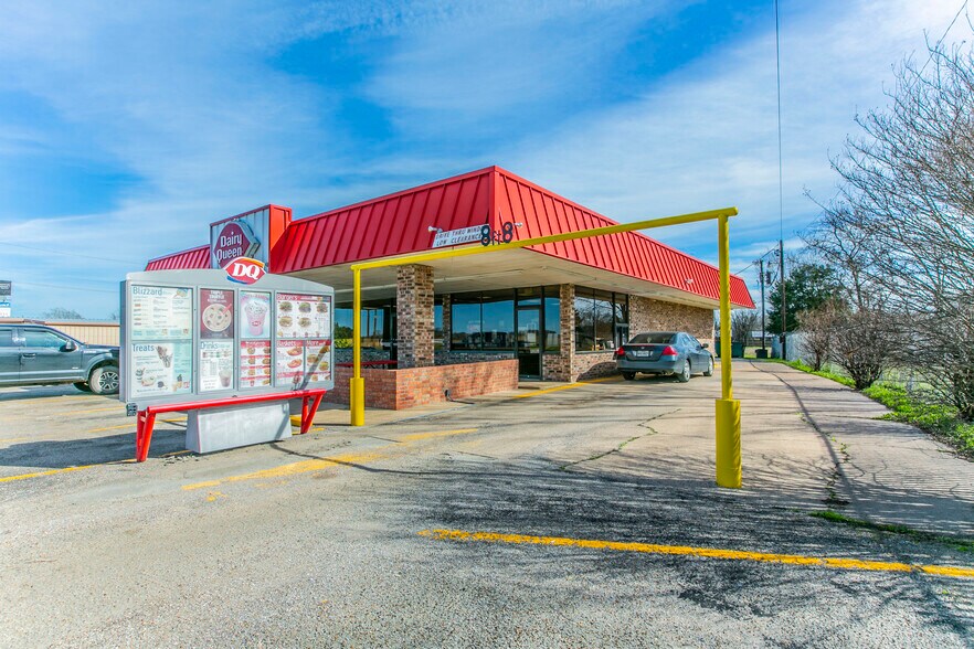 Primary Photo Of 200 State Highway 31, Trinidad Fast Food For Sale
