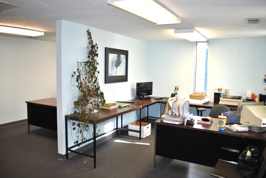 More Photos Of 2882 Johnstown Rd, Columbus Warehouse For Sale