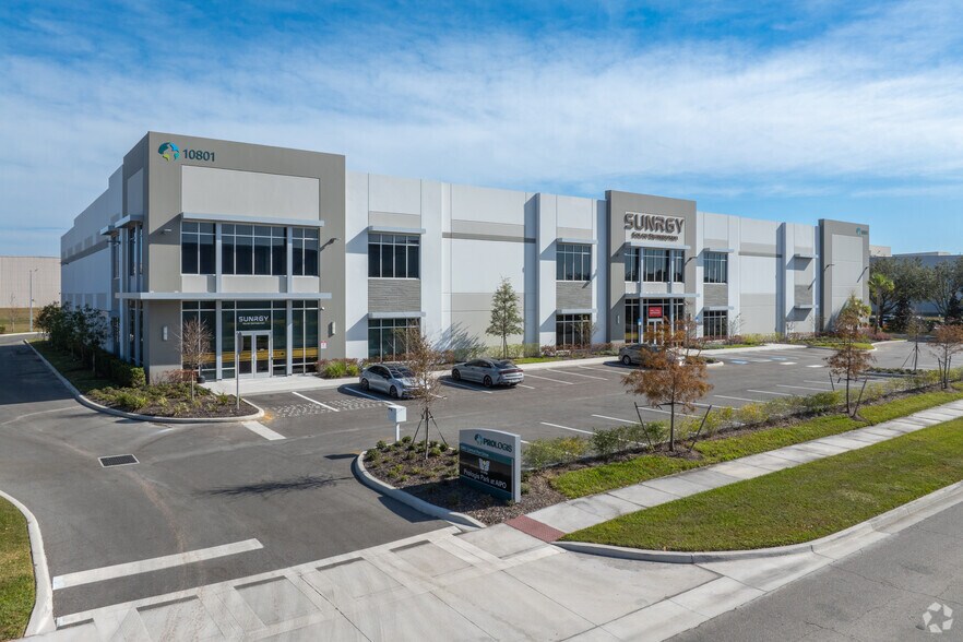 More Photos Of 10801 Central Port Dr, Orlando Warehouse For Lease