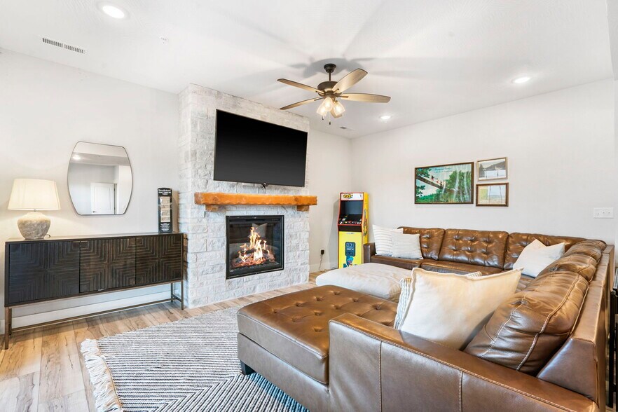 More Photos Of 129 Pioneer Peak, Kimberling City Specialty For Sale