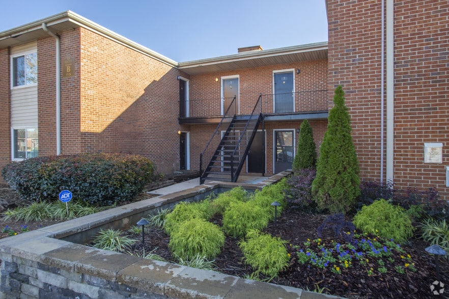 More Photos Of 1 Lakeside Rd, Greenville Apartments For Sale