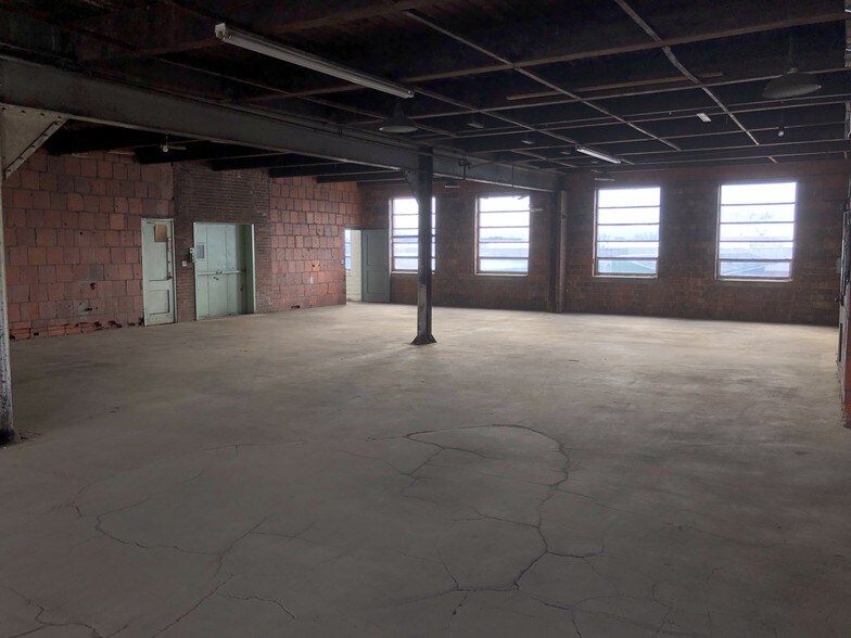 More Photos Of 1500 Clinton St, Buffalo Light Manufacturing For Lease