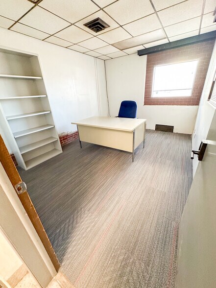 More Photos Of 605 Main St, Great Bend Storefront Retail Office For Lease