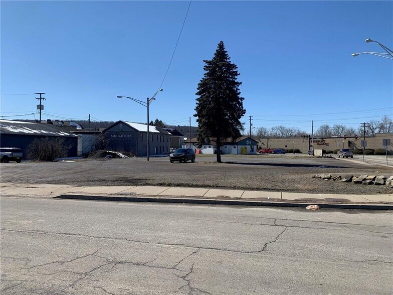 More Photos Of 220 North, Meadville Flex For Sale