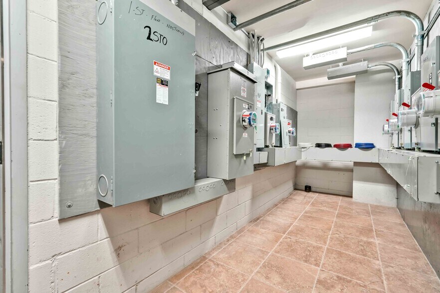 More Photos Of 405-407 Gates Ave, Brooklyn Loft Creative Space For Sale