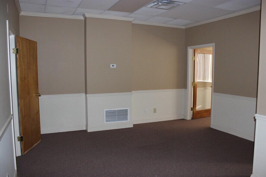 More Photos Of 2340 Whitney Ave, Hamden Storefront Retail Office For Lease
