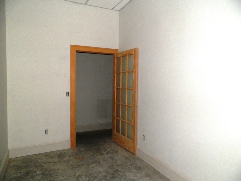 More Photos Of 301 Harris Ave, Providence Storefront For Sale