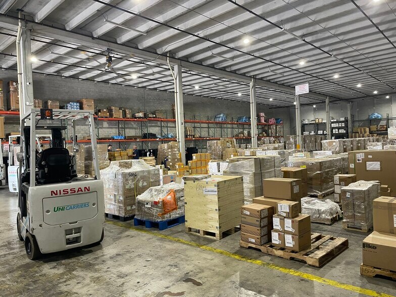 More Photos Of 7315-7335 NW 31st St, Miami Warehouse For Lease
