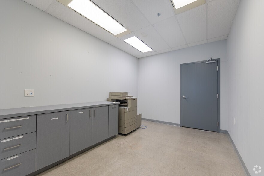 More Photos Of 55 Commerce Valley Dr W, Markham Unknown For Lease