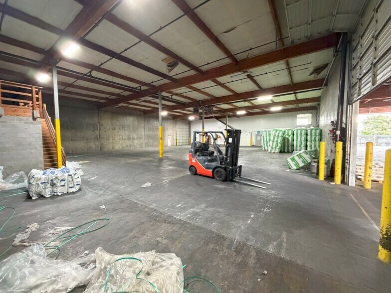 More Photos Of 6789 SW 111th Ave, Beaverton Warehouse For Lease
