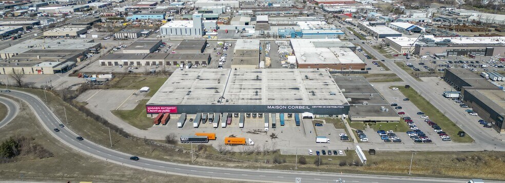 More Photos Of 2750 Av Francis-Hughes, Laval Warehouse For Lease
