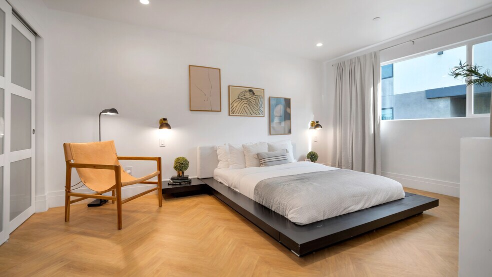 More Photos Of 1351 Seward St, Los Angeles Apartments For Sale