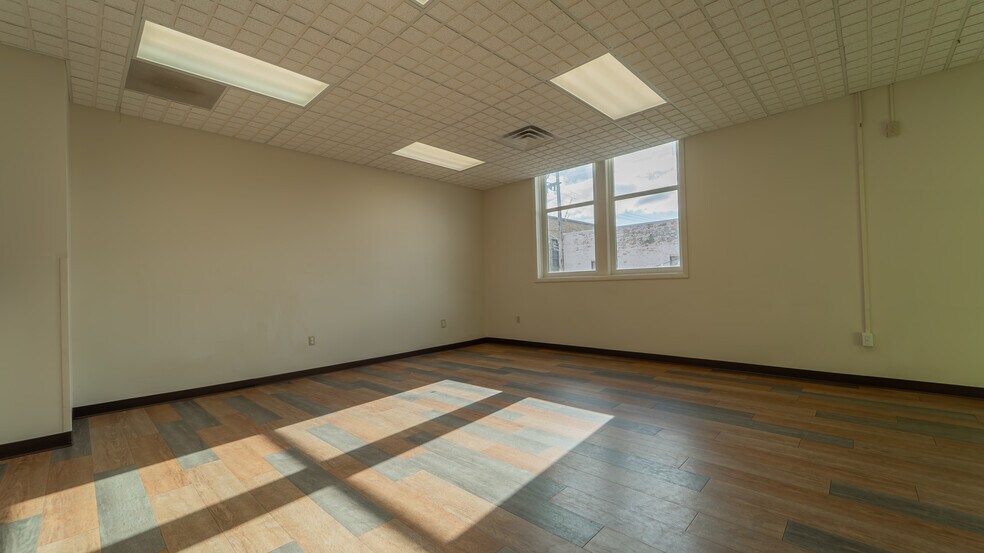 More Photos Of 710 Franklin St, Michigan City Freestanding For Lease