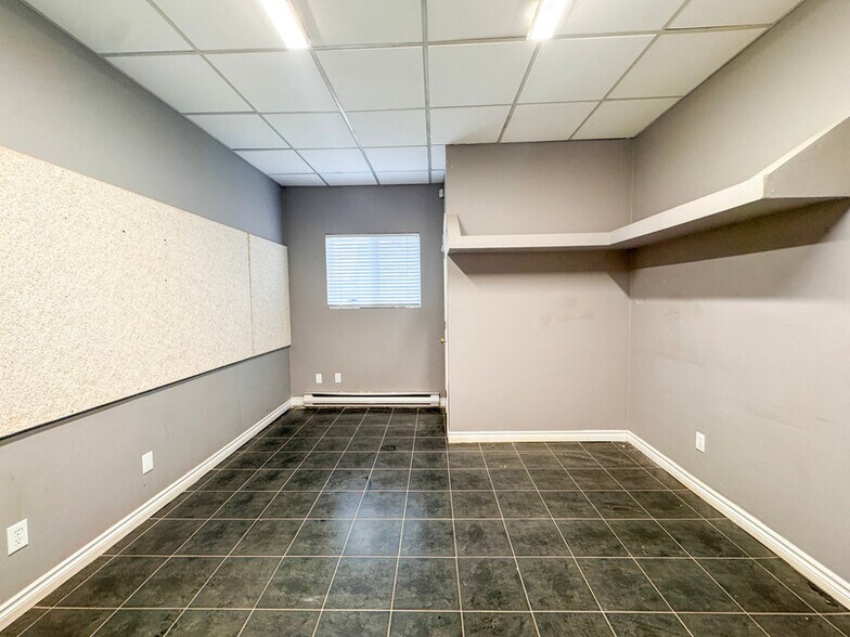 More Photos Of 511 Ferdinand Blvd, Dieppe Showroom For Lease