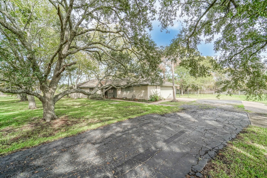 More Photos Of 503 N Friendswood Dr, Friendswood Land For Sale
