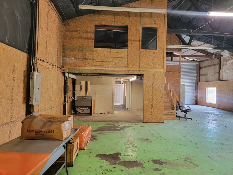 More Photos Of 295 Riley Fuzzel rd, Spring Warehouse For Lease