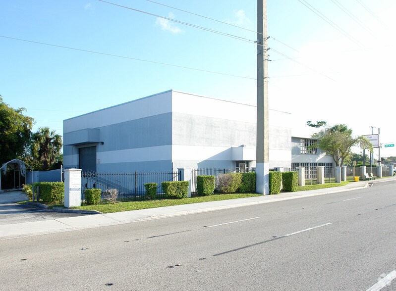 More Photos Of 3001 Griffin Rd, Fort Lauderdale Freestanding For Lease