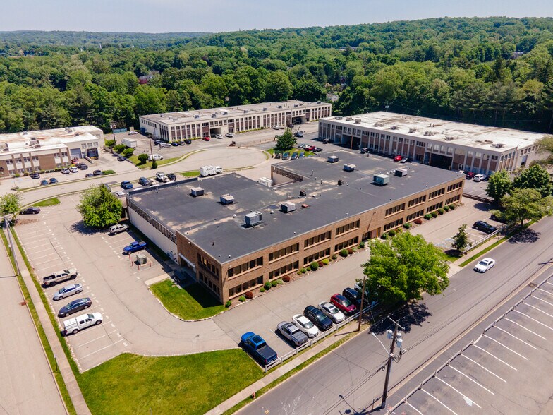 More Photos Of 32 Spruce St, Oakland Flex For Lease